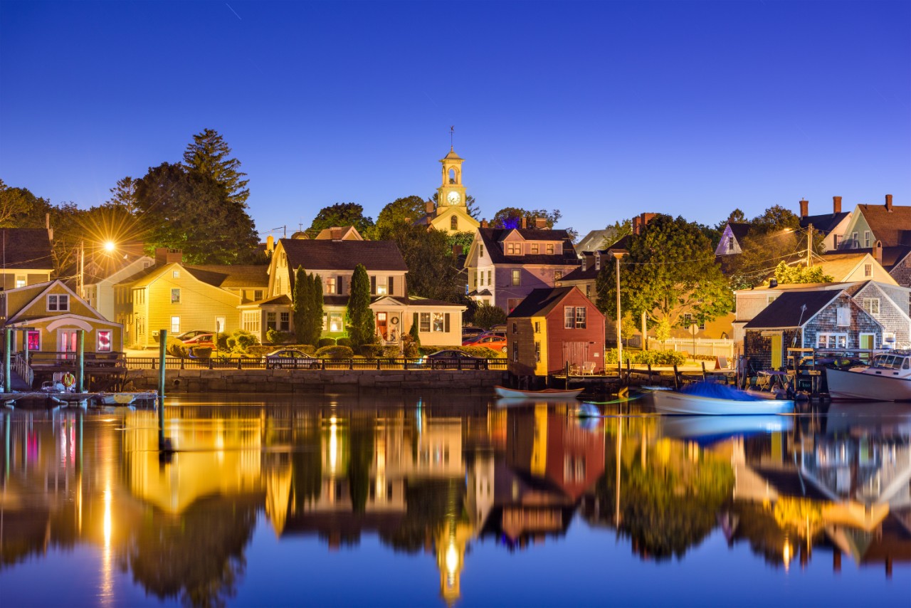Portsmouth, New Hampshire, USA cove and townscape. 